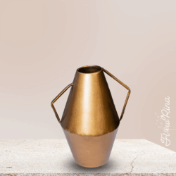 Metalen vaas goud